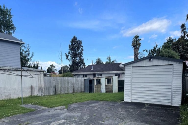 Photo of property in 27 Universal Drive, Henderson, Auckland, 0610