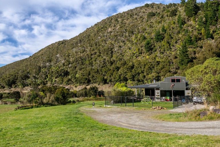 Photo of property in 944 Mangatarere Valley Road, West Taratahi, Carterton, 5791