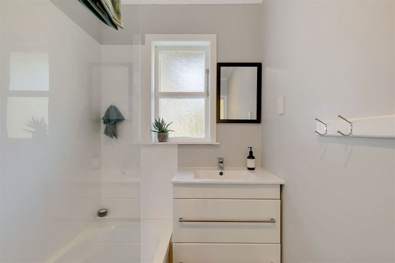 Photo of property in 28 Coates Street, Tawa, Wellington, 5028