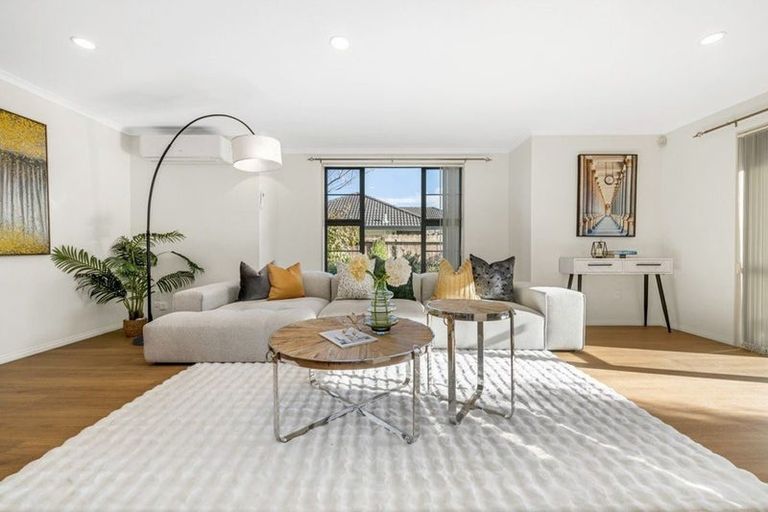 Photo of property in 1/11 Carniew Place, Dannemora, Auckland, 2016