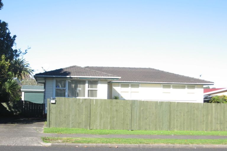 Photo of property in 16 Swallow Drive, Manurewa, Auckland, 2102