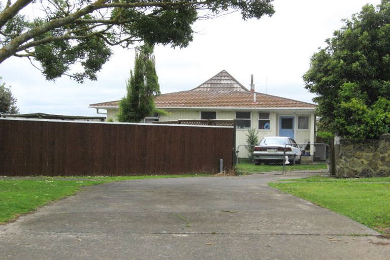 Photo of property in 27 Matapouri Road, Mangere Bridge, Auckland, 2022