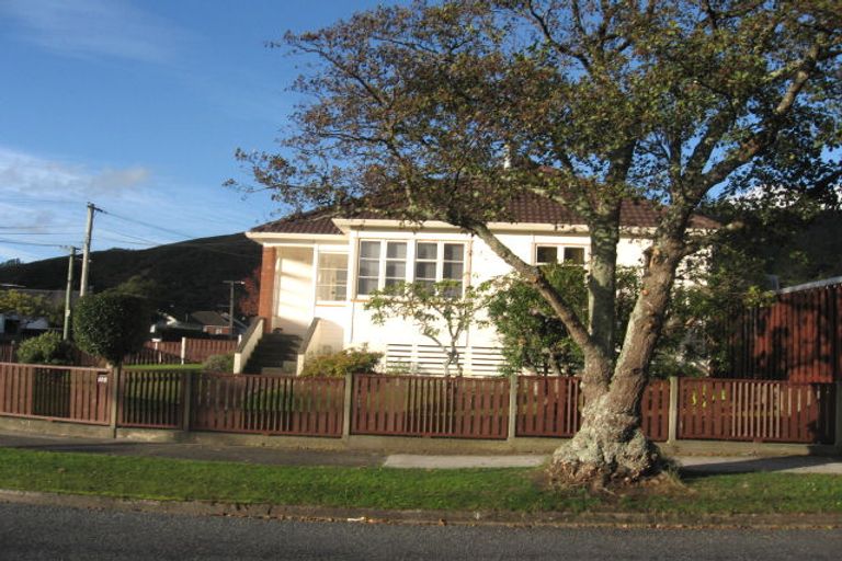 Photo of property in 102 Wilkie Crescent, Naenae, Lower Hutt, 5011