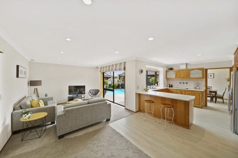 Photo of property in 26 Loloma Drive, Half Moon Bay, Auckland, 2012