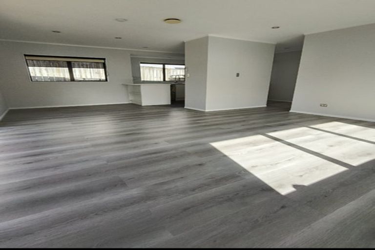 Photo of property in 2/11 Roseneath Place, Birkdale, Auckland, 0626