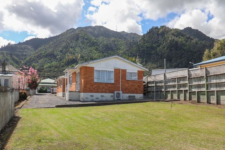 Photo of property in 227 Whitaker Street, Te Aroha, 3320