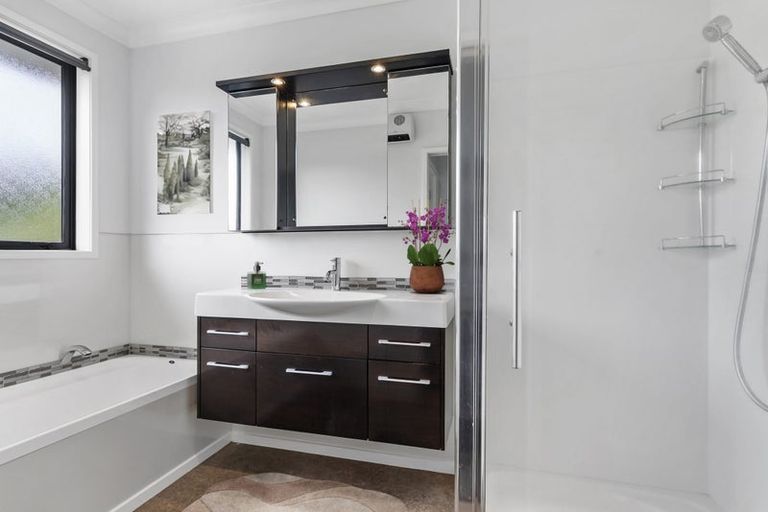 Photo of property in 19 Reydon Place, Cockle Bay, Auckland, 2014