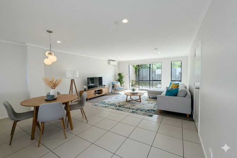 Photo of property in 12 Akeake Lane, Manurewa, Auckland, 2102