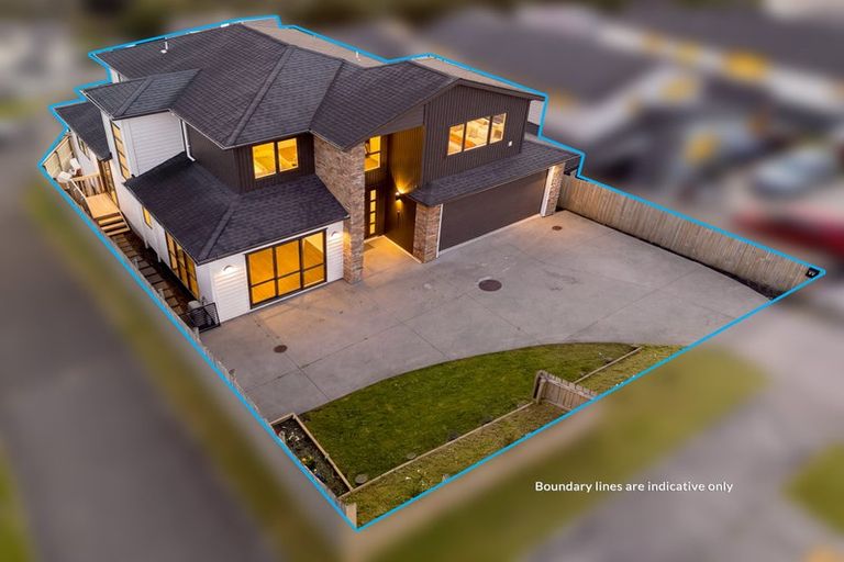 Photo of property in 32 Mcwhirters Farm Lane, Massey, Auckland, 0614
