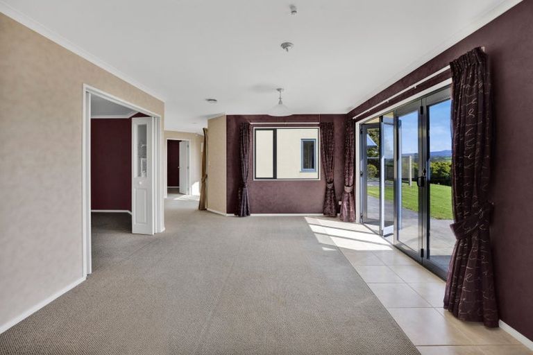 Photo of property in 311 Croydon Road, Midhirst, Stratford, 4394