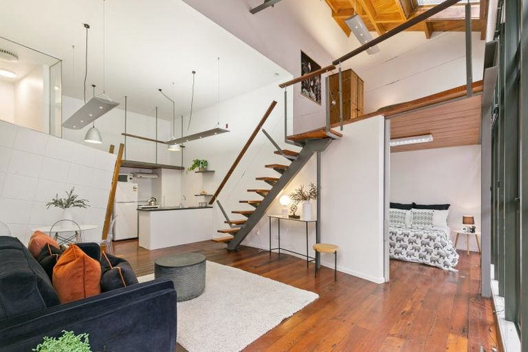 Photo of property in Courtenay Mews Apartments, 3/14 Alpha Street, Te Aro, Wellington, 6011