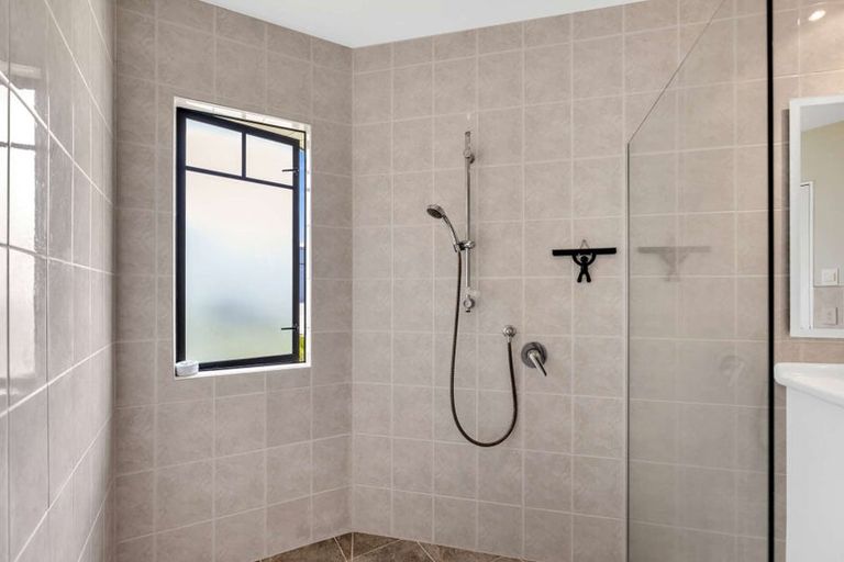 Photo of property in 27 Pohutukawa Drive, Levin, 5571