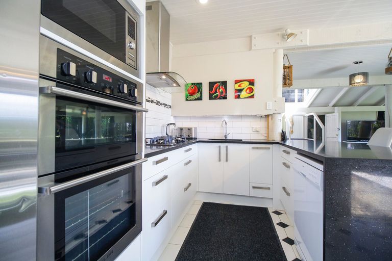 Photo of property in 40 Tanekaha Road, Titirangi, Auckland, 0604