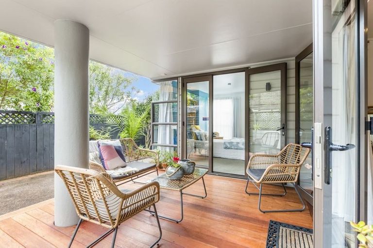 Photo of property in 135 Wiseley Road, West Harbour, Auckland, 0618