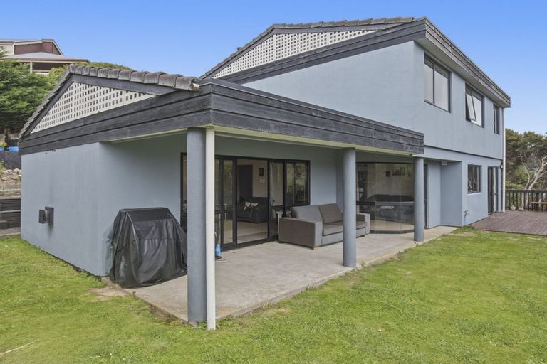 Photo of property in 2/18 Sailmaker Close, Whitby, Porirua, 5024