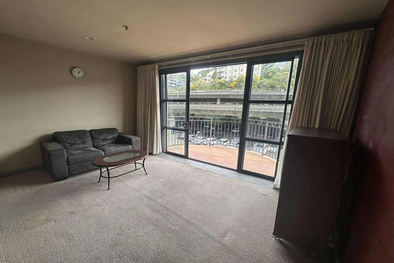 Photo of property in Atrium Towers, 1p/154 The Terrace, Wellington Central, Wellington, 6011
