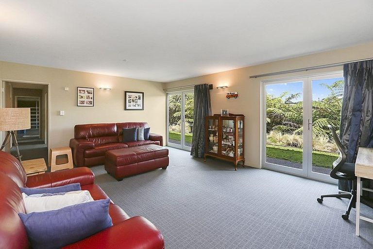 Photo of property in 6b Highfield Place, Highlands Park, New Plymouth, 4312