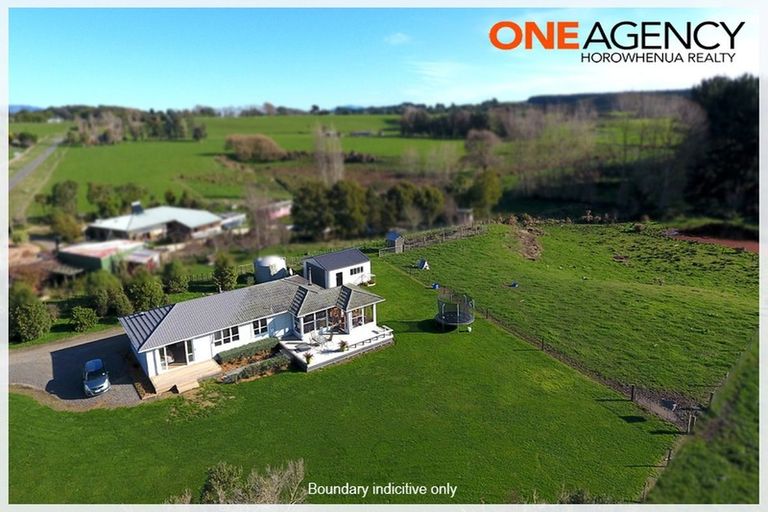 Photo of property in 132 Takapu Road, Manakau, Levin, 5573