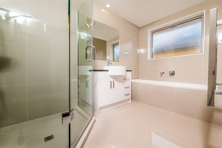 Photo of property in 31 Twin Parks Rise, Papakura, 2110