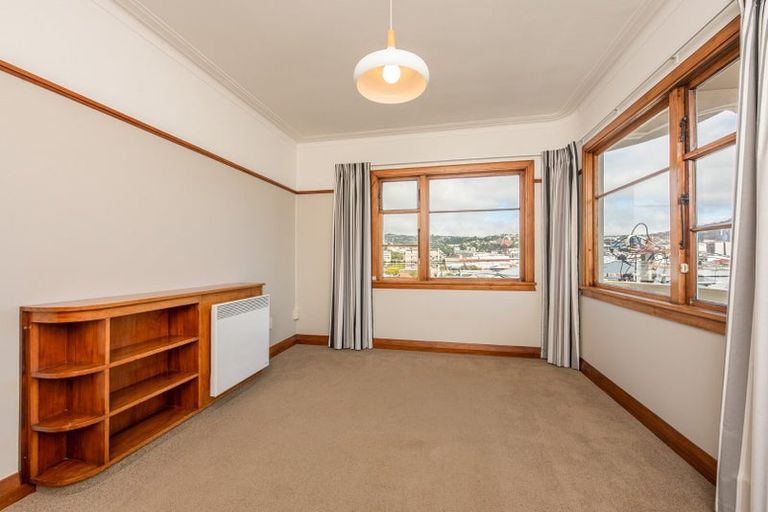 Photo of property in Ionian Flats, 123-125 Brougham Street, Mount Victoria, Wellington, 6011