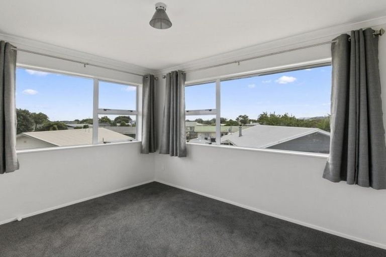 Photo of property in 35 Balmoral Street, Levin, 5510