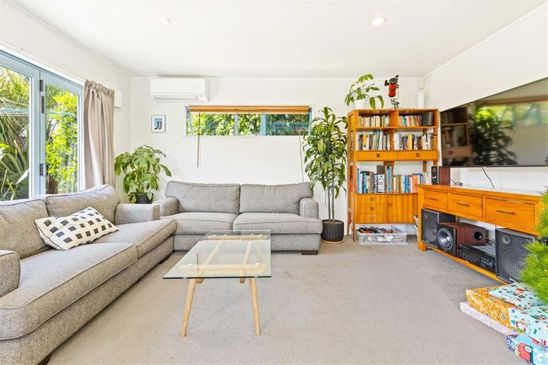 Photo of property in 2/111 Taikata Road, Te Atatu Peninsula, Auckland, 0610