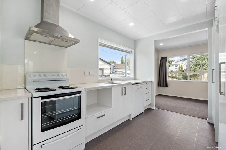 Photo of property in 35 Barbados Drive, Unsworth Heights, Auckland, 0632