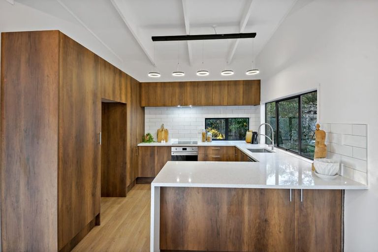 Photo of property in 3 Kathleen Street, Totara Vale, Auckland, 0627