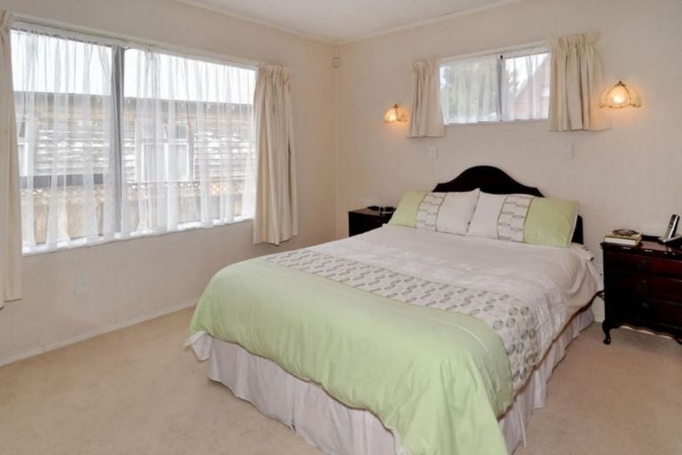 Photo of property in 8 Fathom Place, Te Atatu Peninsula, Auckland, 0610