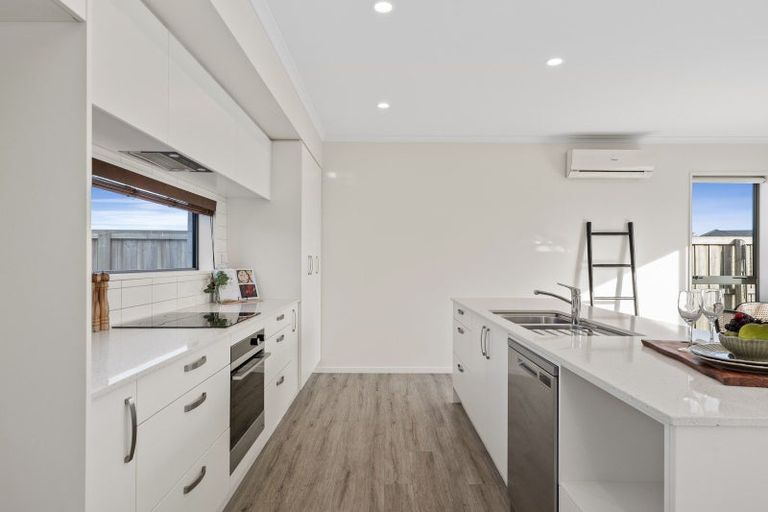 Photo of property in 33 William Dawson Crescent, Wigram, Christchurch, 8025