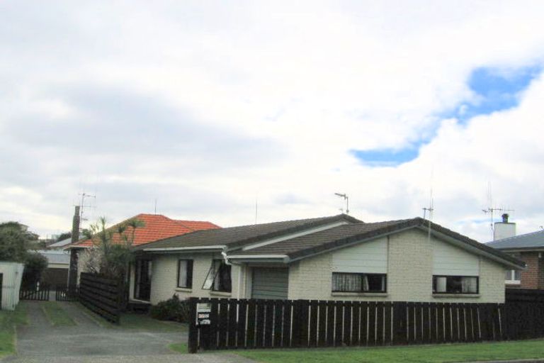 Photo of property in 2/17 Riverton Road, Mount Maunganui, 3116