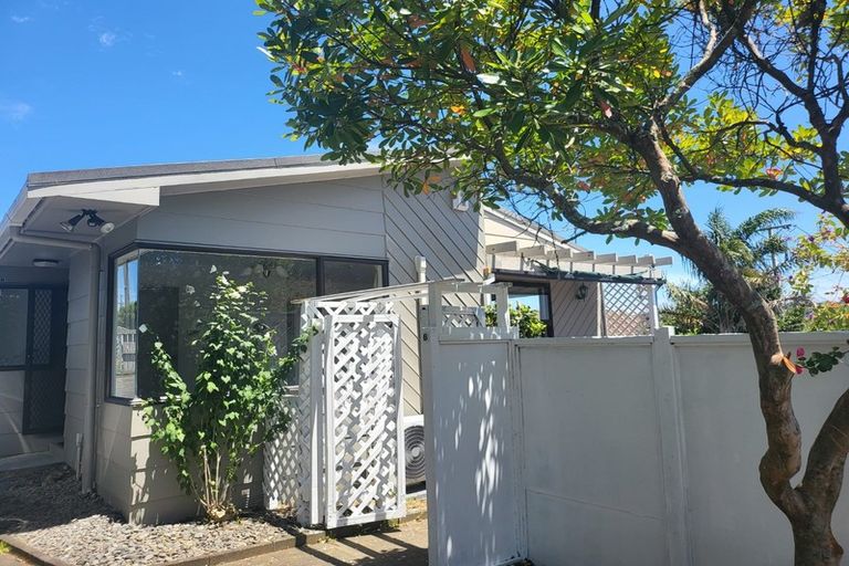 Photo of property in 2/21 College Road, Northcote, Auckland, 0627