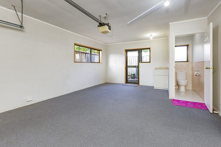 Photo of property in 4b Skilgate Avenue, New Lynn, Auckland, 0600