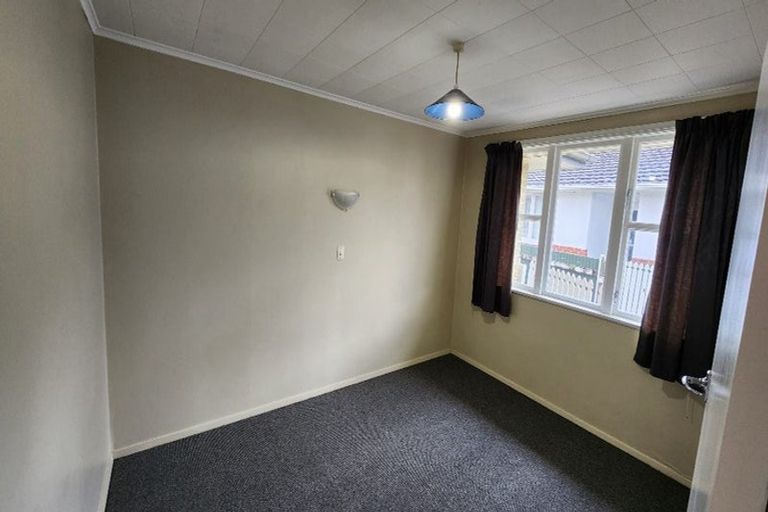 Photo of property in 2/6 Moeraki Road, Maoribank, Upper Hutt, 5018