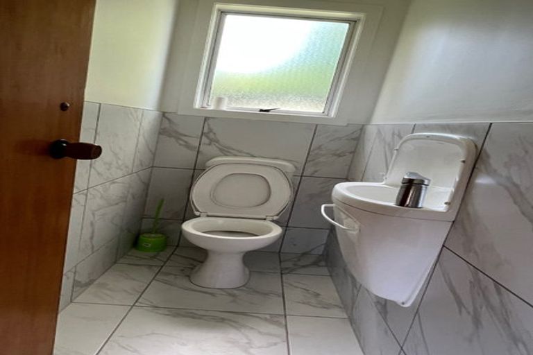 Photo of property in 17 Sumich Place, West Harbour, Auckland, 0618