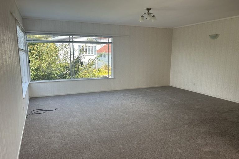 Photo of property in 2/26 James Evans Drive, Northcote, Auckland, 0627