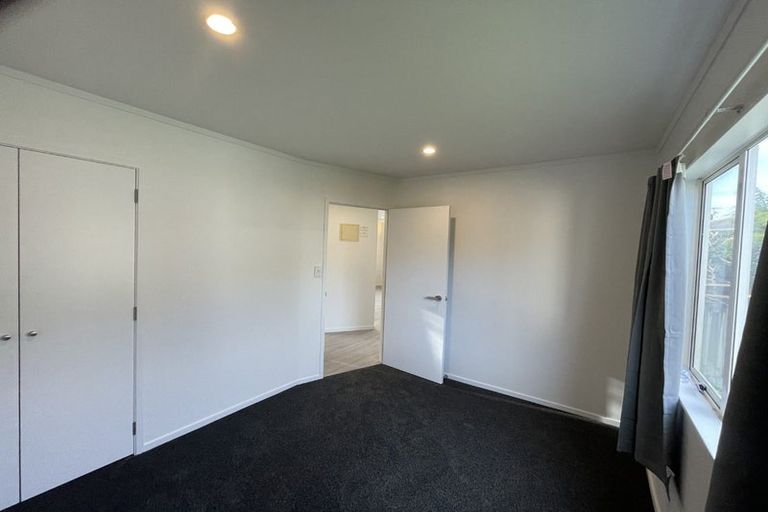 Photo of property in 21 Chilcott Road, Henderson, Auckland, 0612