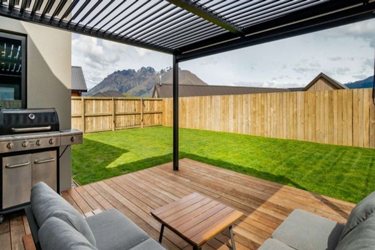 Photo of property in 20 Fallow Street, Jacks Point, 9371