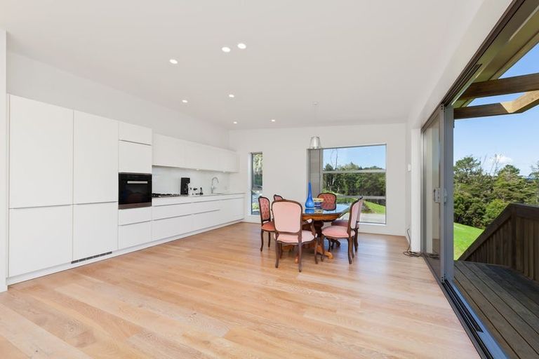 Photo of property in 42 Merewhira Road, Paremoremo, Albany, 0793