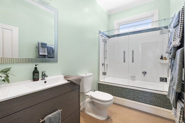 Photo of property in 82 Roxburgh Street, Mount Victoria, Wellington, 6011