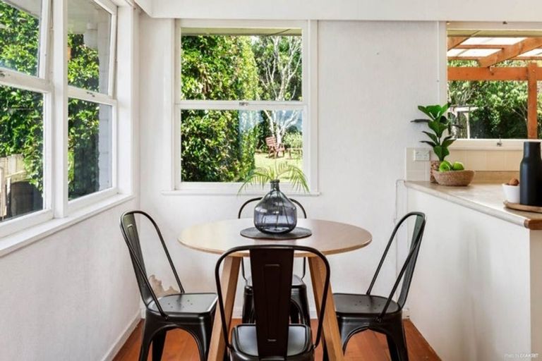 Photo of property in 15 Sealy Road, Torbay, Auckland, 0630