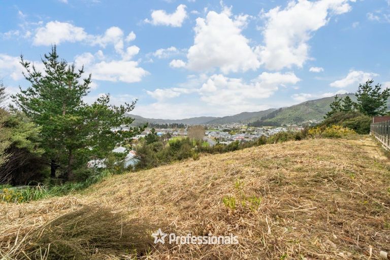 Photo of property in 7 Fraser Street, Wainuiomata, Lower Hutt, 5014