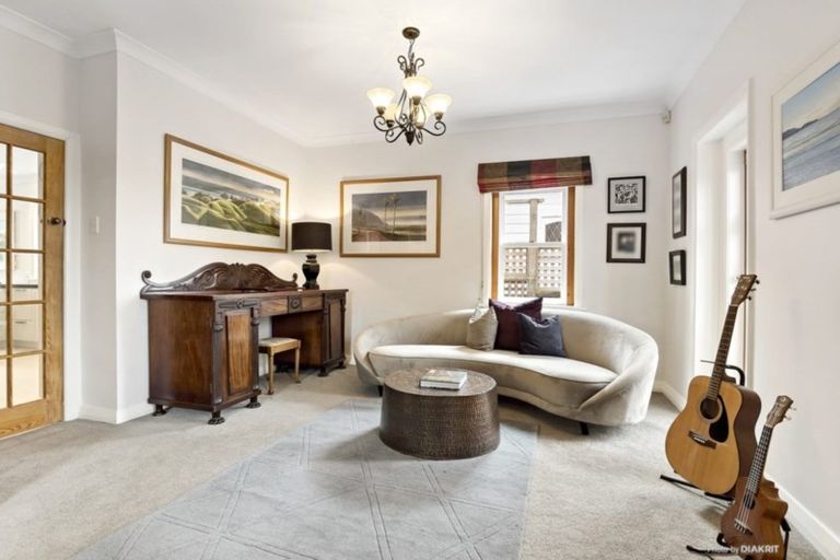 Photo of property in 10 Plunket Street, Kelburn, Wellington, 6012