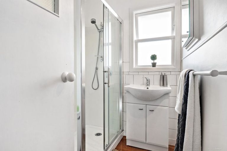 Photo of property in 41 Waipani Road, Te Atatu Peninsula, Auckland, 0610