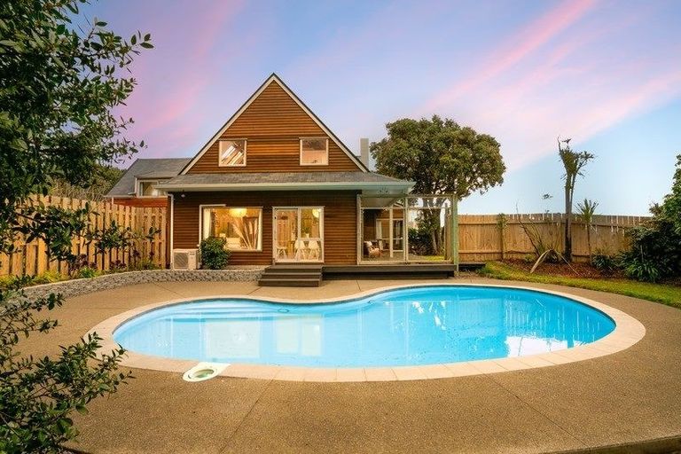 Photo of property in 23 Manly Street, Paraparaumu Beach, Paraparaumu, 5032