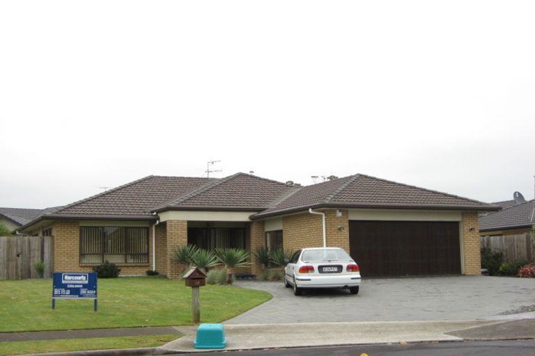 Photo of property in 17 Beverage Place, Rosehill, Papakura, 2113