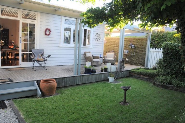 Photo of property in 1/46 Old Lake Road, Narrow Neck, Auckland, 0624