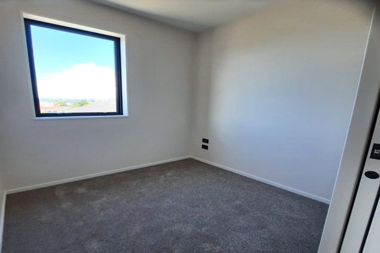 Photo of property in 121c Reeves Road, Pakuranga Heights, Auckland, 2010