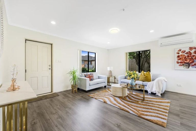 Photo of property in 12 Cade Place, Weymouth, Auckland, 2103