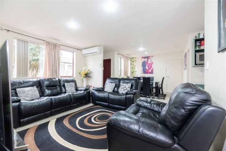 Photo of property in 57 Woodbank Drive, Glen Eden, Auckland, 0602